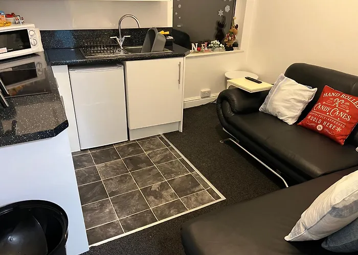 Winter Gardens Flat 3 - Family Apartment